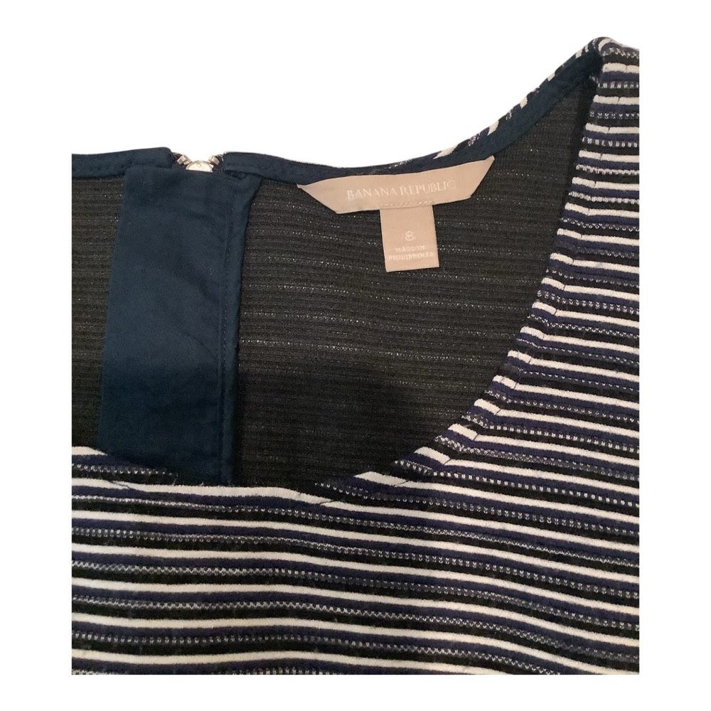 Banana Republic Navy & White Striped Sleeveless Fit & Flare Dress Size 8
B027 - Picture 5 of 7